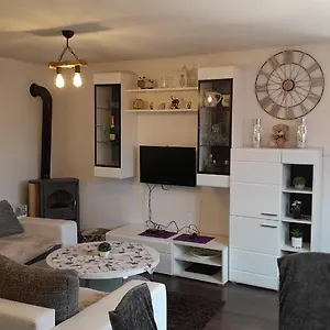 Leona Bregi , Donji Rukavac Croazia