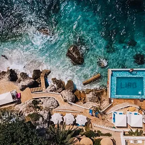 Liro 4*, Radhimë Albania
